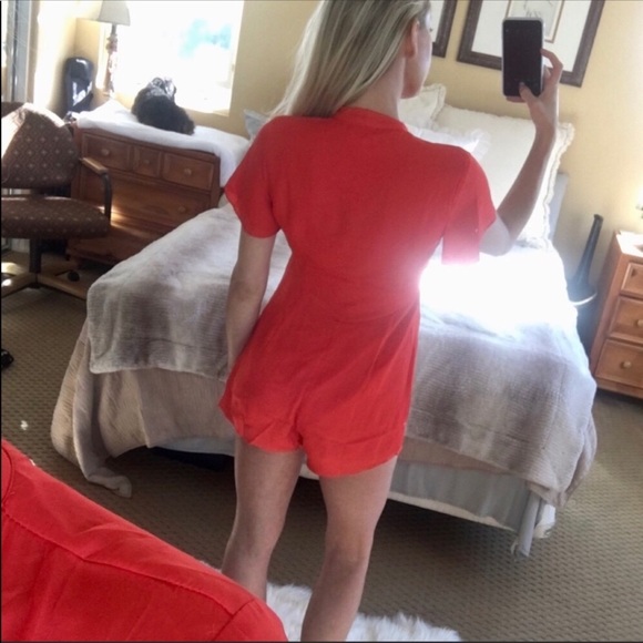 ❤️ Sexy Red V-Neck Button Up Romper NEW S - Picture 2 of 8